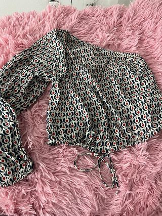 Blusa MNG hombro descubierto Talla XS