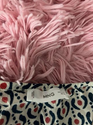 Blusa MNG hombro descubierto Talla XS