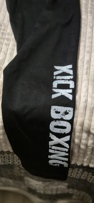 Chándal deportivo negro y gris