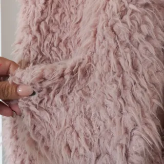 Chaqueta rosa peluda
