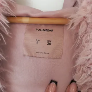Chaqueta rosa peluda