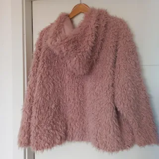 Chaqueta rosa peluda