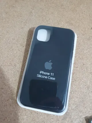 Custodia iPhone 11 Apple in silicone nero