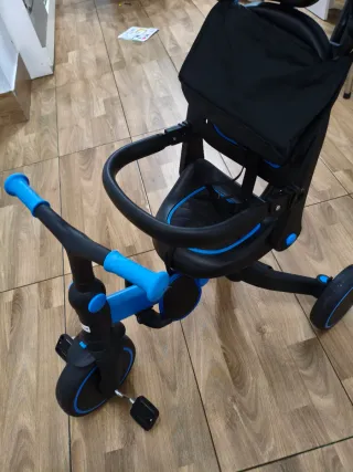 Triciclo infantil con capota y manillar