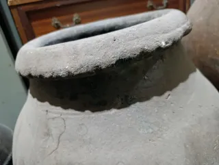 Tinaja de barro pequeña