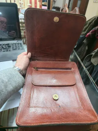 Bolso portadocumentos de auténtica Piel.