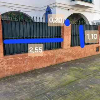 2 Rejas Metálicas Negras unidas