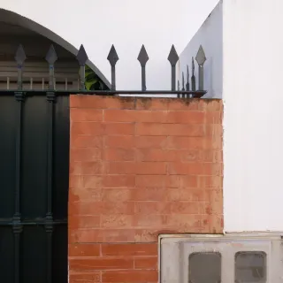 2 Rejas Metálicas Negras unidas