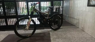 Comencal de Descenso Eléctrica