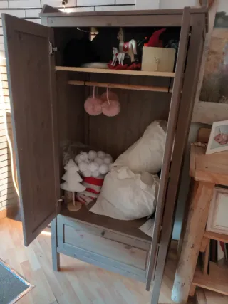 Armario infantil de madera