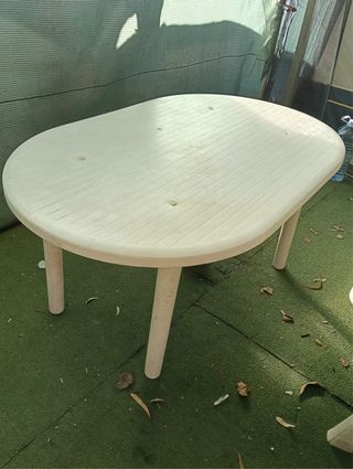 Tavolo ovale in plastica beige/bianco