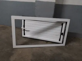 Contraventana aluminio blanco mallorquina.