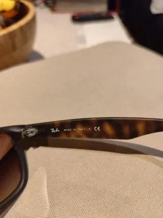 Gafas de sol Ray-Ban negras y marrones