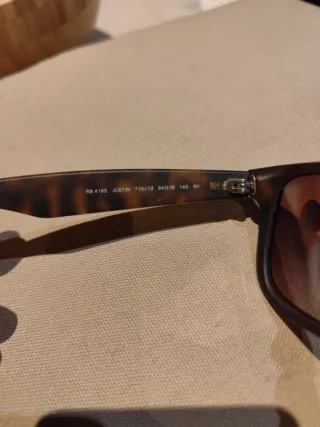 Gafas de sol Ray-Ban negras y marrones