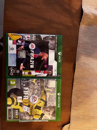 2 Giochi Xbox FIFA 17 e FIFA 21