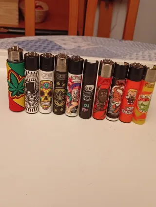 Lote 10 accendini Clipper vari design.