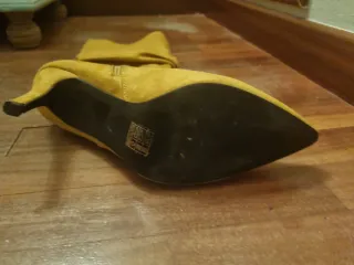 Botas altas amarillas mostaza