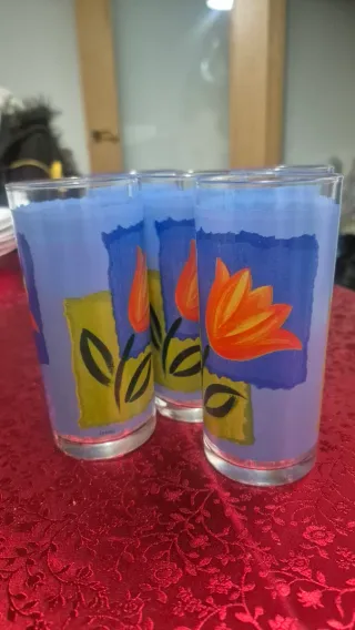 Vasos de refresco con diseño floral