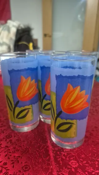 Vasos de refresco con diseño floral