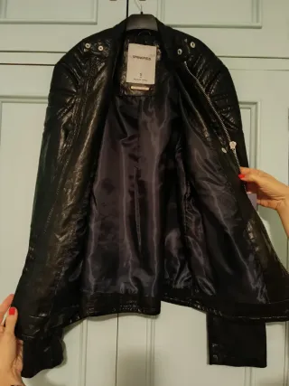 Cazadora negra efecto piel Springfield