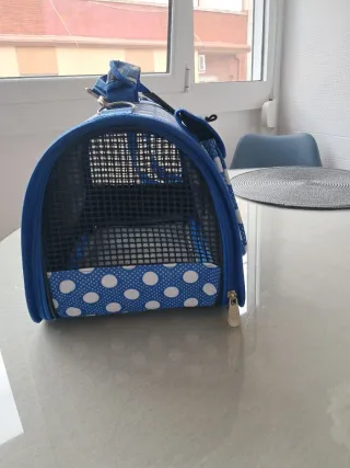 Transportín para mascotas azul con lunares blancos