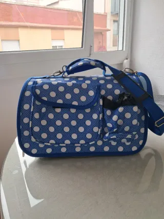 Transportín para mascotas azul con lunares blancos