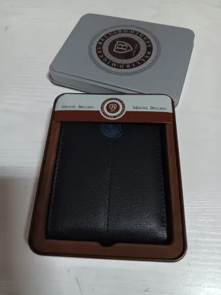 Billetera Miguel Bellido Piel Negra y Azul