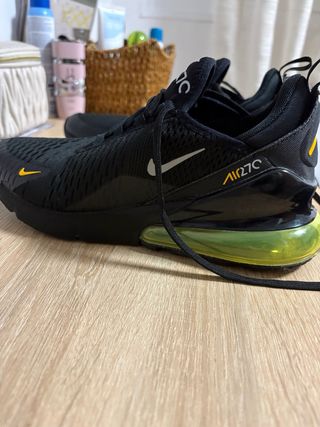 Tenis Nike Air 270 Negro y Verde