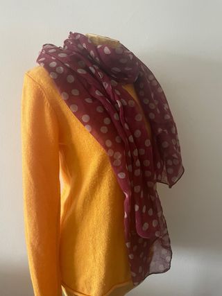 Fular Massimo Dutti lunares burdeos