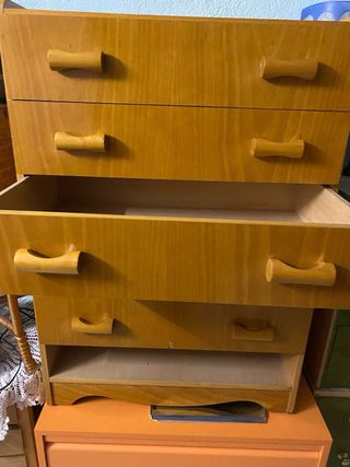 Cómoda de madera maciza. Regalo!