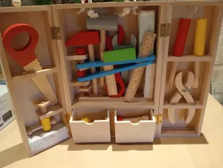 Maletín de madera con herramientas para niños