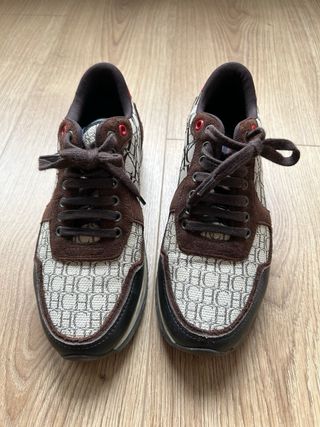 Zapatilla Carolina Herrera CH Logo Marrón Beige