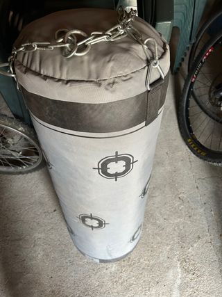 Saco de boxeo con cadena