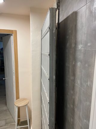 Puerta corredera blanca moderna