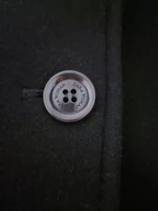 Abrigo negro elegante. Incluyo gorro