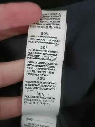 Abrigo negro elegante. Incluyo gorro