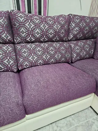 Sofá Chaiselongue Morado y Blanco