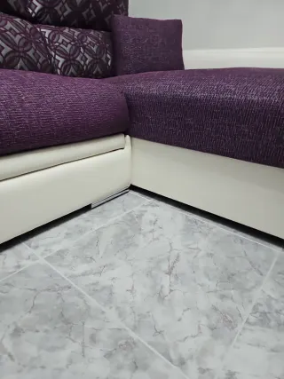 Sofá Chaiselongue Morado y Blanco