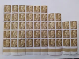 44 Sellos Franco 15 cts España
