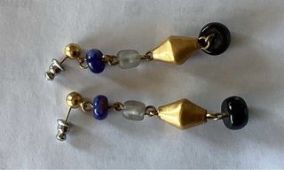 Pendientes largos dorados y azules