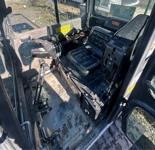 Excavadora Bobcat 323