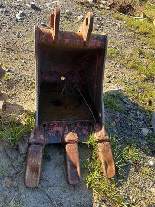 Excavadora Bobcat 323