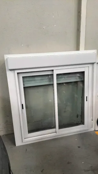 Ventana aluminio corredera con persiana