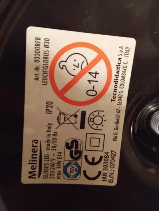 Globo terráqueo con luz