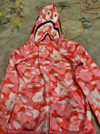 Sudadera con capucha estampada rosa