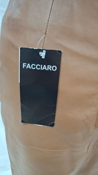 Falda cuero marrón, marca Facciaro, talla 38, 100%
