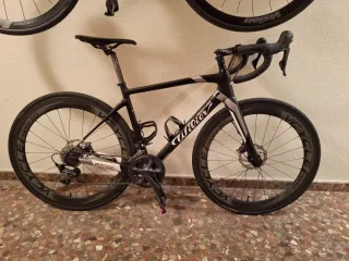 Bicicleta carretera de carbono y ruedas carbono