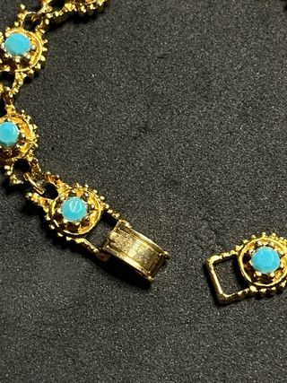 Bracciale dorato con pietre turchesi