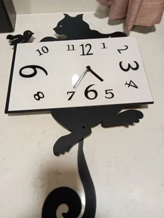 Reloj de pared gato negro con pájaro