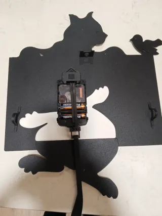 Reloj de pared gato negro con pájaro